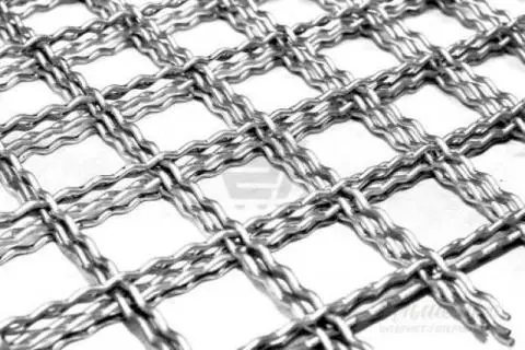 Crimped steel wire mesh and products made of it