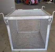 Crimped steel wire mesh and products made of it