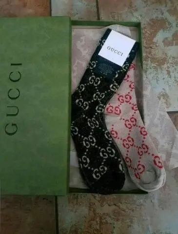 Продам две пары оригинальных носков от gucci