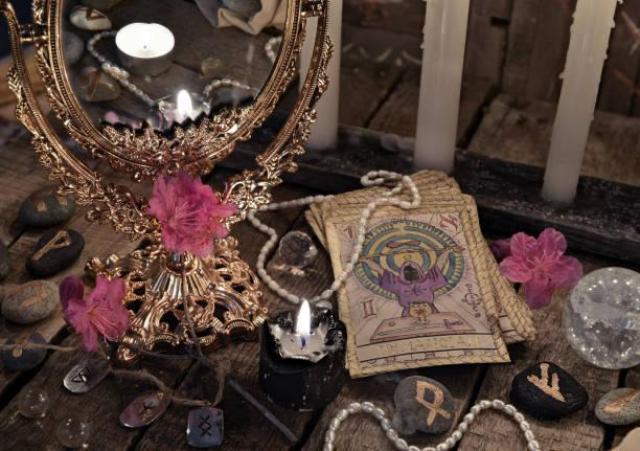 Таролог-консультант