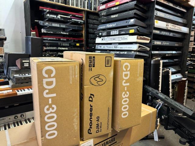 Pioneer dj cdj 3000 multi with djm a9