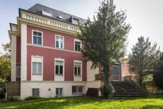Дом в Berlin-Wilmersdorf   € 4.500.000.   790 м². Количествокомнат 16